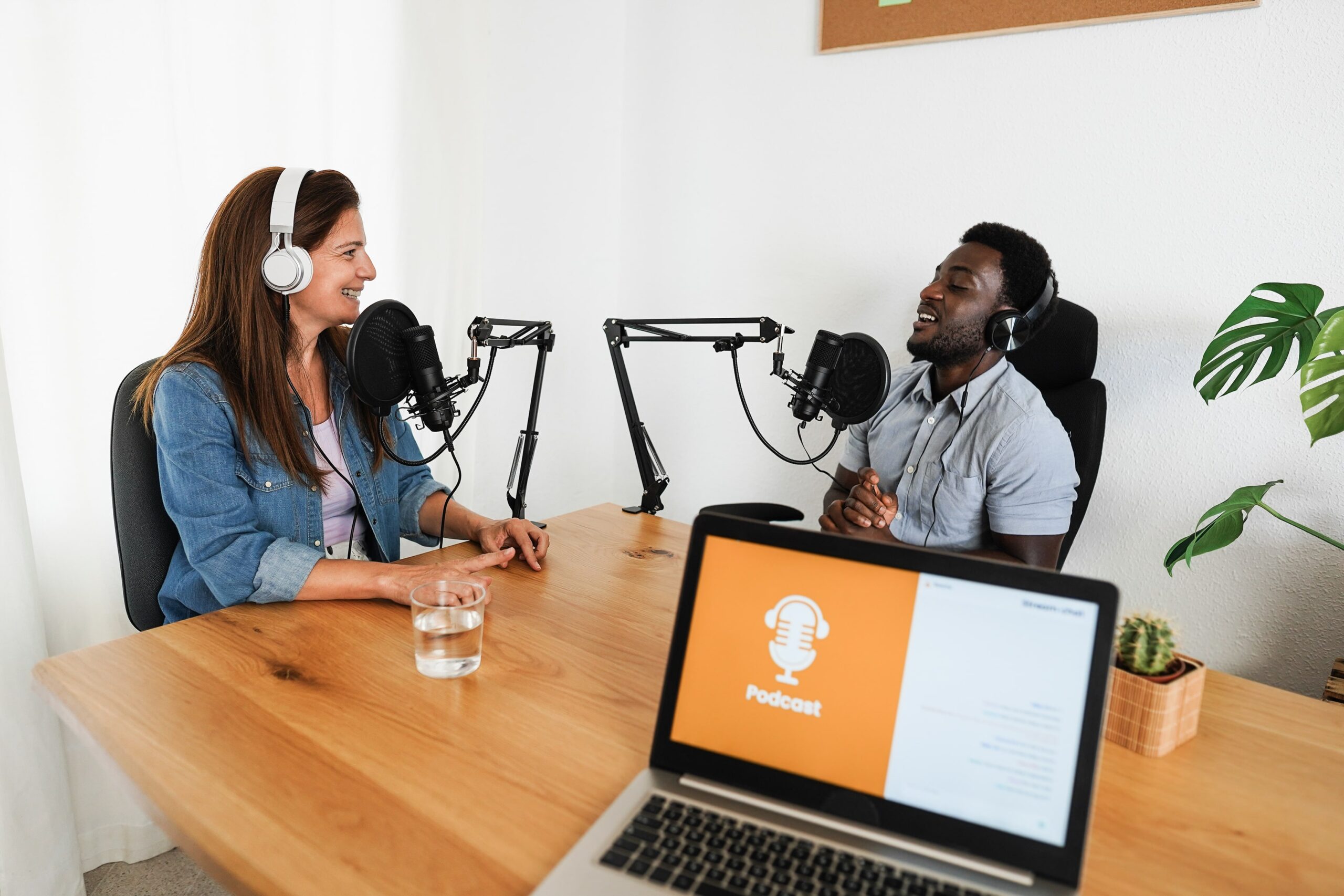 Hoe kunt u uw SEO-strategie verbeteren met behulp van podcasts?